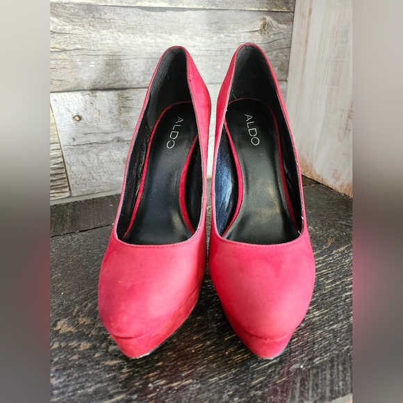 *Nearly New* Faux Suade Aldo Heels - Picture 5 of 7